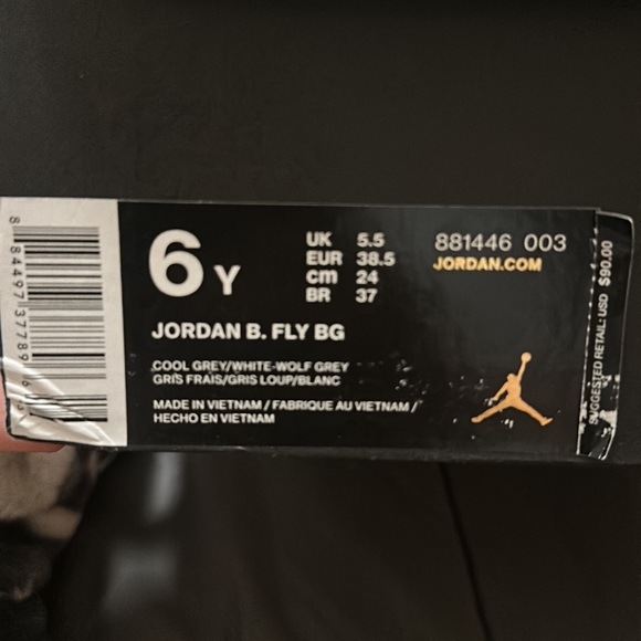 Jordan B.Fly BG, COOL GREY/ WHITE- WOLF GREY. SIZE 6 Youth, Size 7.5 Women’s. - Picture 6 of 6